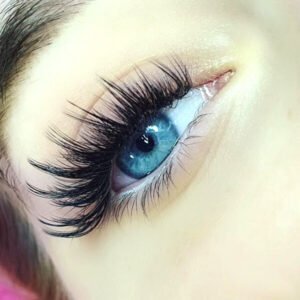 wispy-cat-eye-lashes